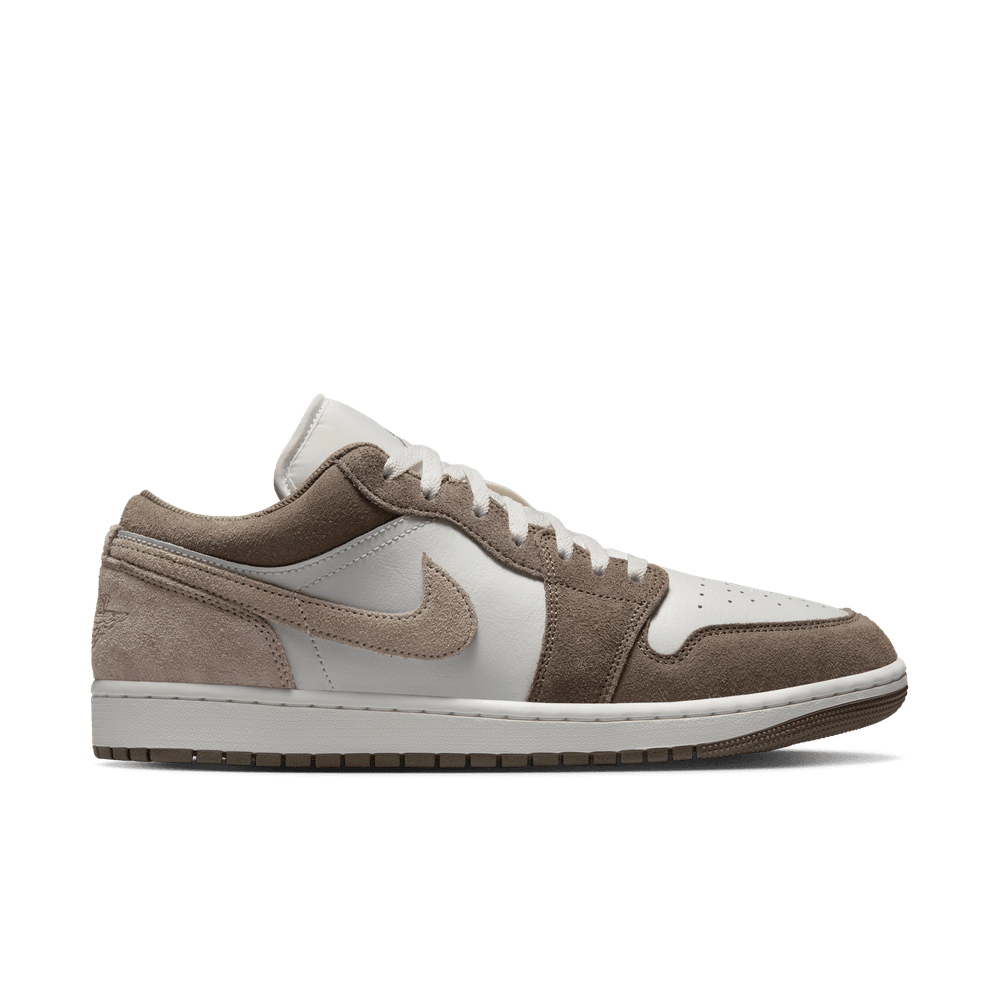 Men's Low-Top Basketball Sneaker